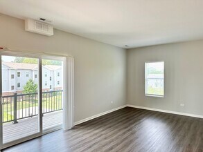 853 E Main St in East Dundee, IL - Building Photo - Building Photo