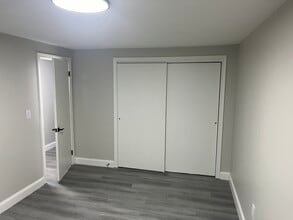 332 Park Ave, Unit 332 B in East Hartford, CT - Building Photo - Building Photo