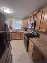 5090 SW 64th Ave in Davie, FL - Foto de edificio - Building Photo