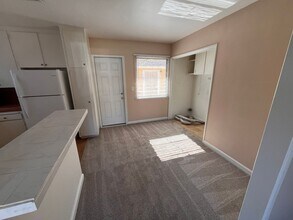 1043-1047 Hornblend St in San Diego, CA - Building Photo - Building Photo