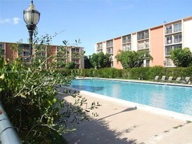 8750 N Sherman Cir, Unit 506 in Miramar, FL - Building Photo