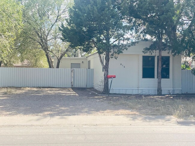 816 E 1st St in Portales, NM - Building Photo - Building Photo