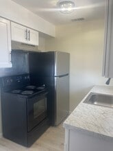 635 W Olive Ave, Unit C in El Centro, CA - Building Photo - Building Photo