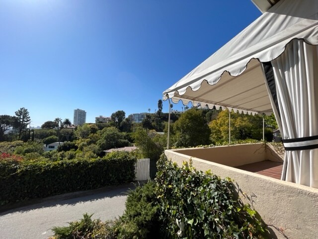 8967 St Ives Dr in Los Angeles, CA - Building Photo - Building Photo