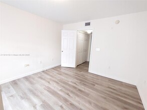 711 SW 111th Way in Pembroke Pines, FL - Building Photo - Building Photo