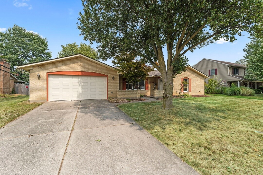4033 Caprice Rd in Englewood, OH - Building Photo