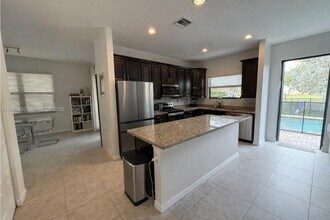 909 NE 193rd Terrace in Miami, FL - Building Photo - Building Photo