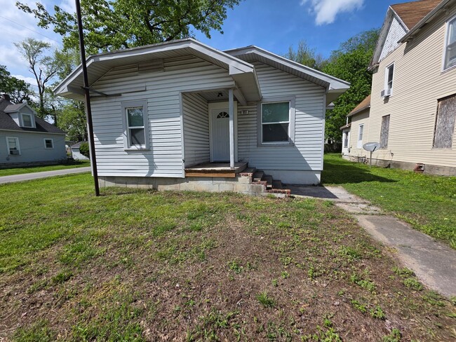 property at 1051 W Hamilton St
