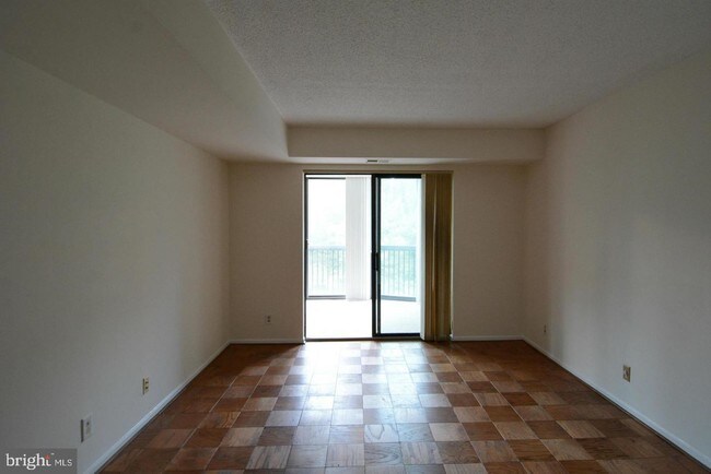 5903 Mt Eagle Dr-Unit -204 in Alexandria, VA - Building Photo - Building Photo