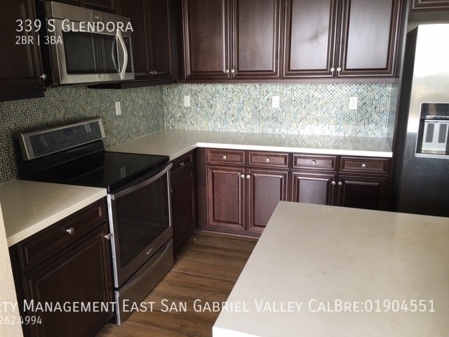 339 S Glendora Ave in Glendora, CA - Building Photo - Building Photo