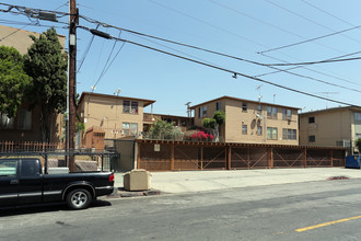 2715 San Marino St in Los Angeles, CA - Building Photo - Primary Photo