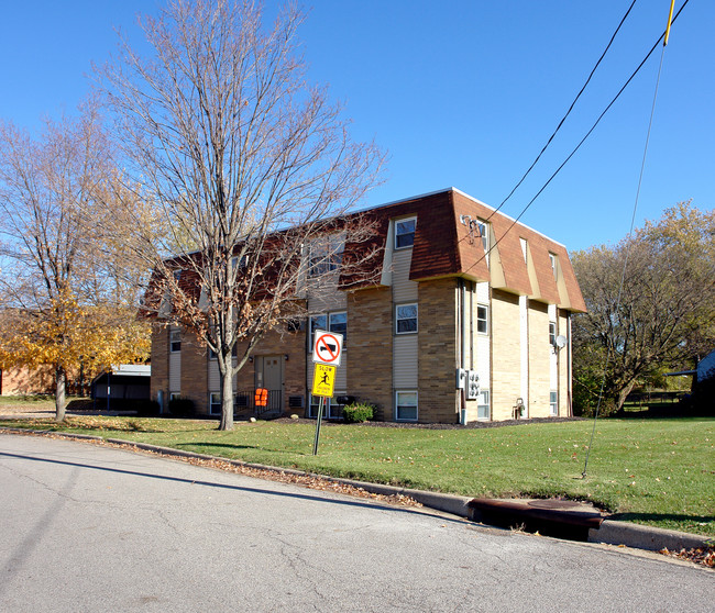 137 Lemans Dr in Youngstown, OH - Building Photo - Building Photo