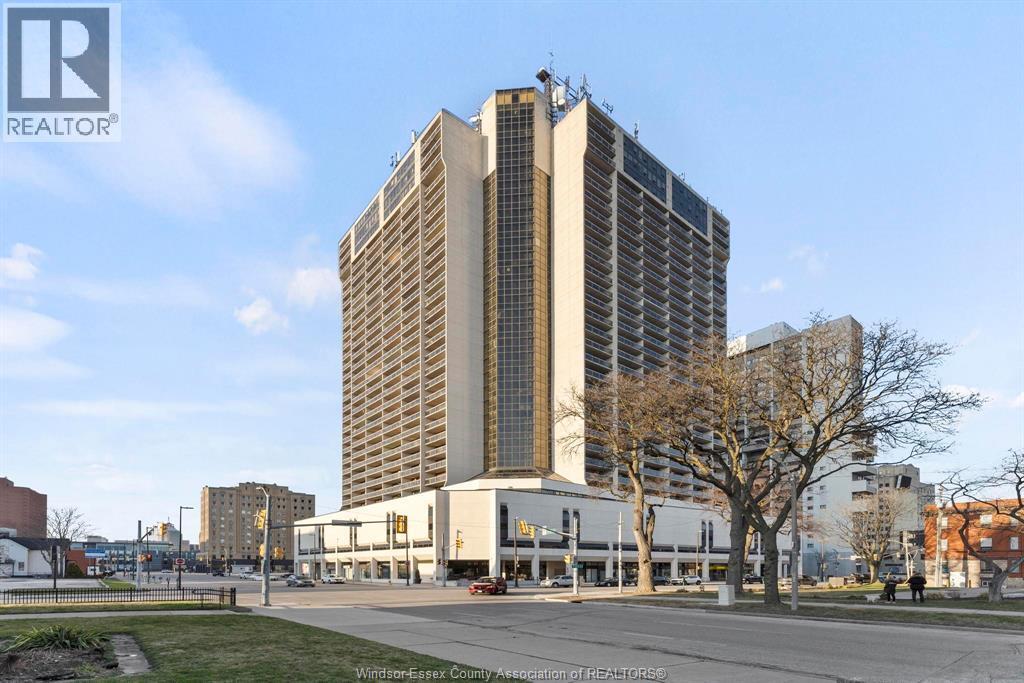 150 Park St W in Windsor, ON - Foto de edificio