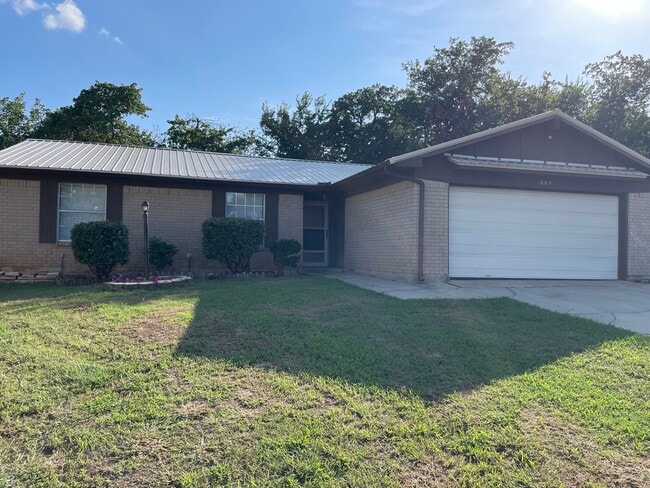 property at 1604 White Oak Ct