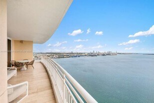 808 Brickell Key Dr in Miami, FL - Building Photo