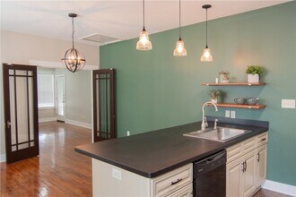 509 E 24th St, Unit B in Bryan, TX - Building Photo - Building Photo