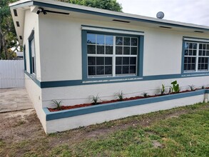 1764 NE 159th St in North Miami Beach, FL - Building Photo - Building Photo