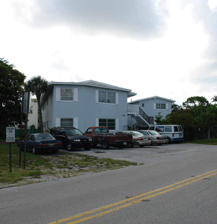 1220 Miami Rd in Fort Lauderdale, FL - Building Photo