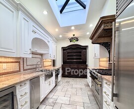 1980 SW Terrace Dr in Portland, OR - Building Photo - Building Photo