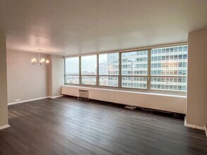3550 N Lake Shore Dr, Unit 807 in Chicago, IL - Building Photo - Building Photo