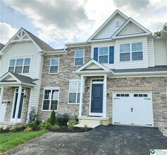 422 Gray Feather Way in Allentown, PA - Building Photo - Building Photo
