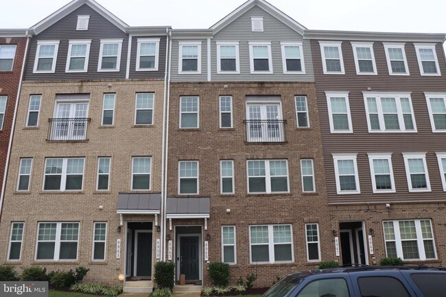 6943 Stoddert Ln in Hyattsville, MD - Foto de edificio - Building Photo