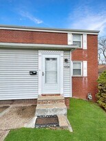 1028 Fleming St in Coraopolis, PA - Building Photo