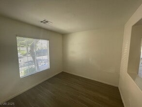 8354 W Sapphire St in Las Vegas, NV - Building Photo - Building Photo
