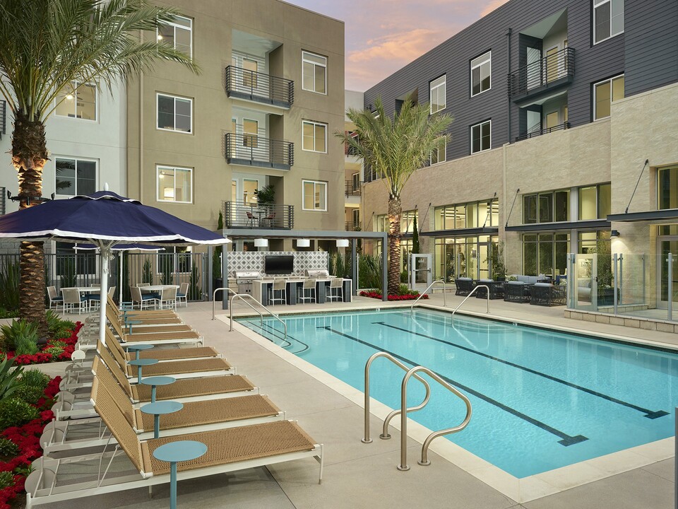 Blu Apartments in Laguna Niguel, CA - Building Photo