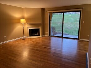 275 Hickory Ln in Lake Barrington, IL - Building Photo - Building Photo