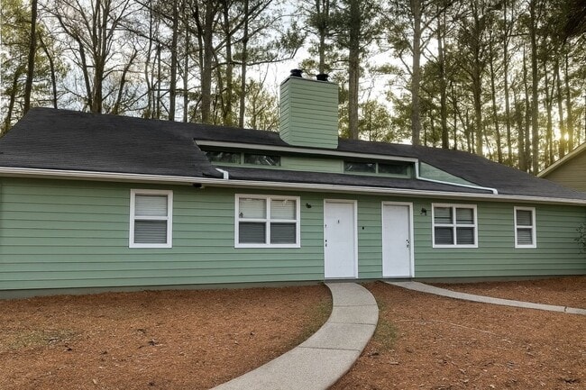 property at 4101 Hawthorne Cir