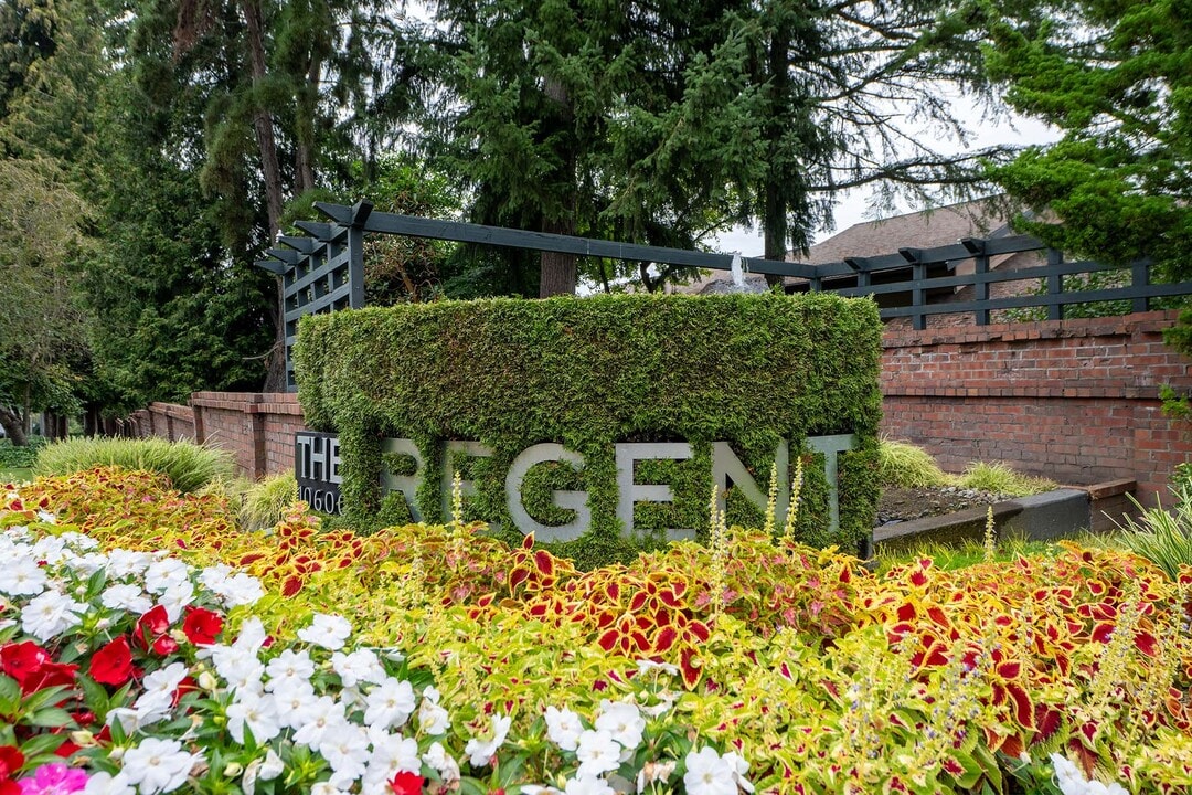 The Regent at Bellevue Way Apartments in Bellevue, WA - Foto de edificio