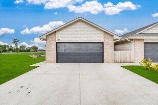 11238 W 35th St S in Wichita, KS - Building Photo