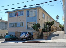 3425 Club Dr in Los Angeles, CA - Building Photo