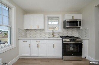 35 Amsterdam Ave in Teaneck, NJ - Building Photo - Building Photo