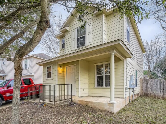 2002 Nogales Trail in Austin, TX - Building Photo - Building Photo