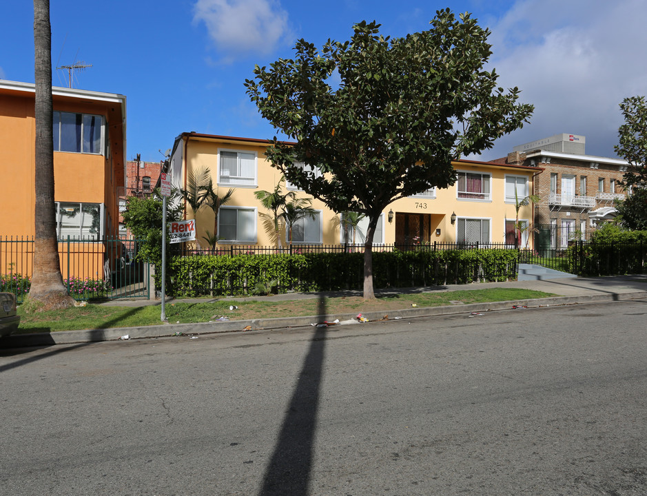 Berendo Apartments in Los Angeles, CA - Building Photo