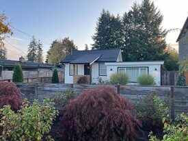1298 Beach Ave in Marysville, WA - Building Photo