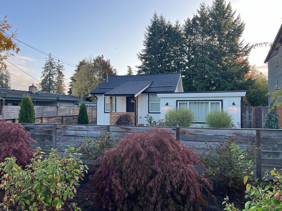 1298 Beach Ave in Marysville, WA - Building Photo