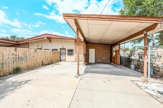 2718 E Price St in Laredo, TX - Building Photo - Building Photo