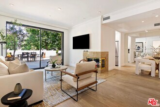 2102 Century Park Ln in Los Angeles, CA - Foto de edificio - Building Photo