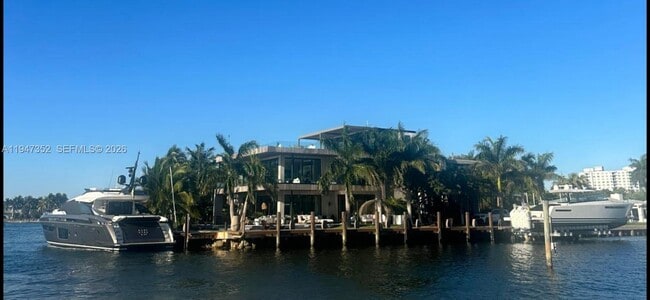 property at 2305 N Riverside Dr