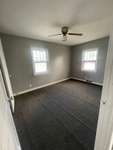 1833 Hawthorne Ave in Waterloo, IA - Building Photo - Building Photo