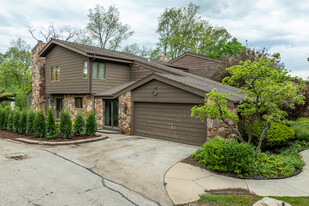 Bishops Grove in Brookfield, WI - Foto de edificio - Building Photo