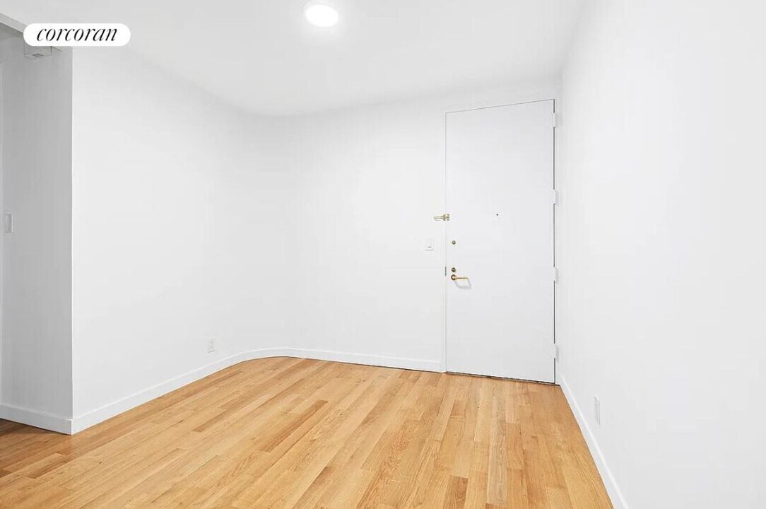 150 E 57th St in New York, NY - Building Photo