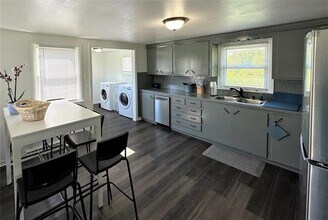 13 Ocean View Dr in Narragansett, RI - Building Photo - Building Photo