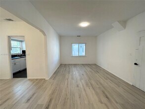 48 NW 39th St in Miami, FL - Building Photo - Building Photo