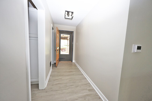 661 Sycamore Dr in Elk Grove Village, IL - Building Photo - Building Photo