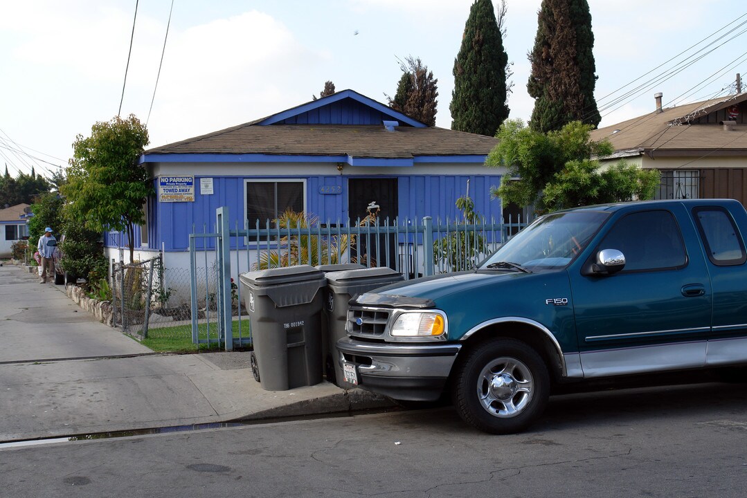 4252 W 106th St in Inglewood, CA - Building Photo