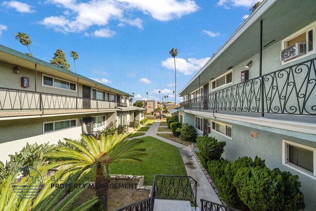 636 E. 97th St. in Inglewood, CA - Foto de edificio - Building Photo